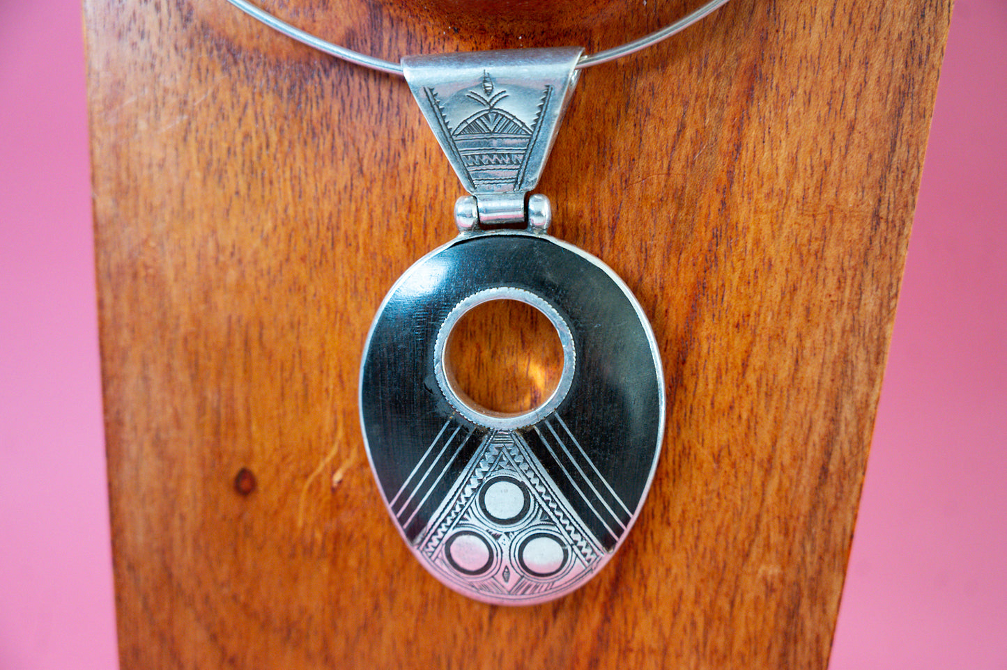 Collier Talisman Argent Massif et Ebène "Souffle du Sahara" - Artisanat Touareg