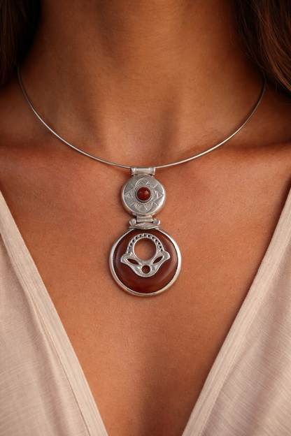Collier talisman Touareg Argent massif et Cornaline "Gardien du désert" - Artisanat Touareg
