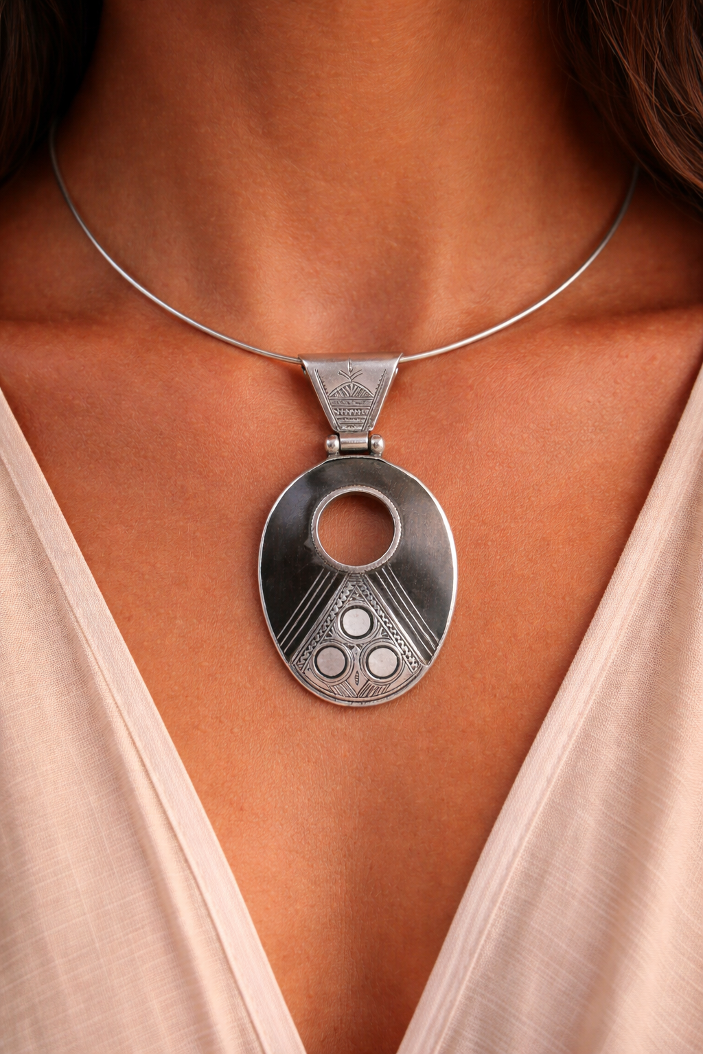 Collier Talisman Argent Massif et Ebène "Souffle du Sahara" - Artisanat Touareg