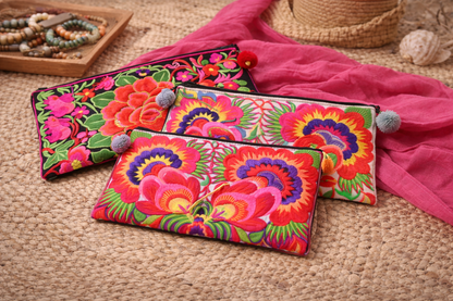 Pochette brodée "Fleurs de Siam" - Artisanat Thaïlandais